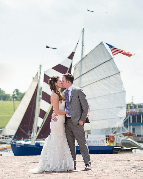Baltimore Museum of Industry Wedding || Leah Rhianne Photography || Charm City Wed || www.charmcitywed.com