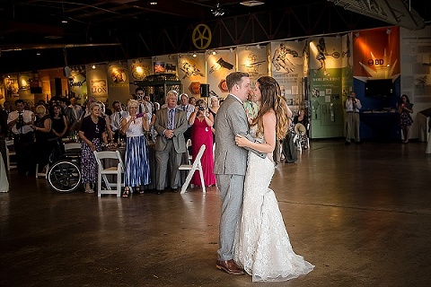 Baltimore Museum of Industry Wedding || Leah Rhianne Photography || Charm City Wed || www.charmcitywed.com