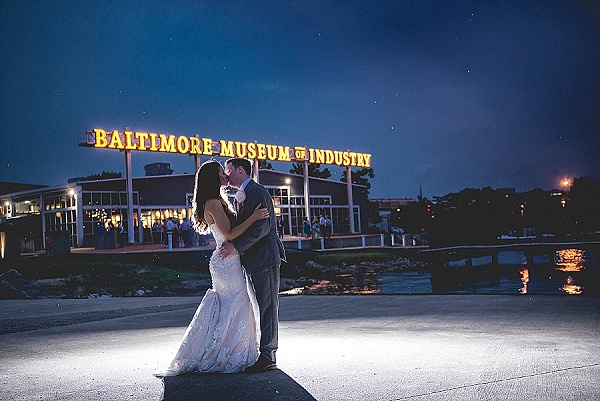 Baltimore Museum of Industry Wedding || Leah Rhianne Photography || Charm City Wed || www.charmcitywed.com