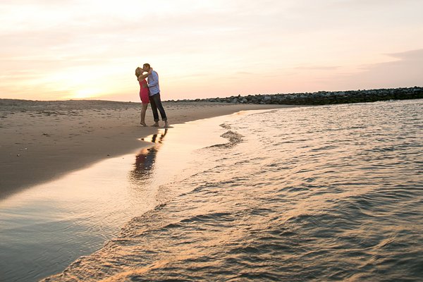 Beachside Engagement Photos || Tiffany Caldwell Photography || Charm City Wed || www.charmcitywed.com
