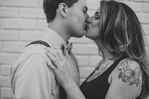 Engagement Session in Ellicott City || L.A Birdie Photography || Charm City Wed || www.charmcitywed.com