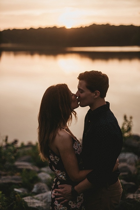 Ellicott City Engagement Session || L.A Birdie Photography || Charm City Wed || www.charmcitywed.com