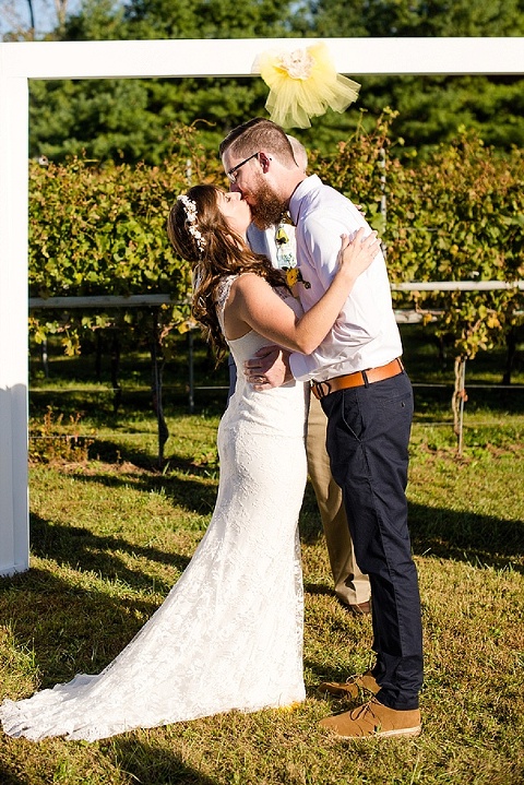 Harford Vineyard & Winery Wedding || Meghan Rose Photography || Charm City Wed || www.charmcitywed.com