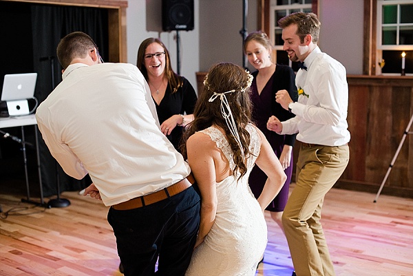 Harford Vineyard & Winery Wedding || Meghan Rose Photography || Charm City Wed || www.charmcitywed.com