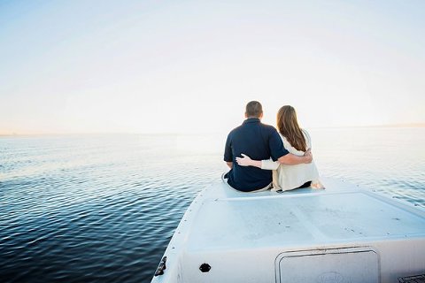 Maryland Crabbing Engagement Session || Kathleen Hertel Photography || Charm City Wed || www.charmcitywed.com