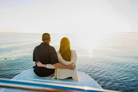 Maryland Crabbing Engagement Session || Kathleen Hertel Photography || Charm City Wed || www.charmcitywed.com