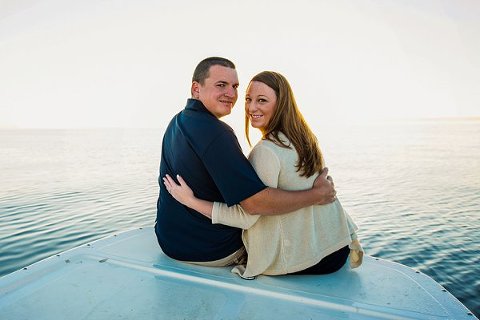 Maryland Crabbing Engagement Session || Kathleen Hertel Photography || Charm City Wed || www.charmcitywed.com