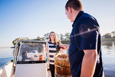 Maryland Crabbing Engagement Session || Kathleen Hertel Photography || Charm City Wed || www.charmcitywed.com
