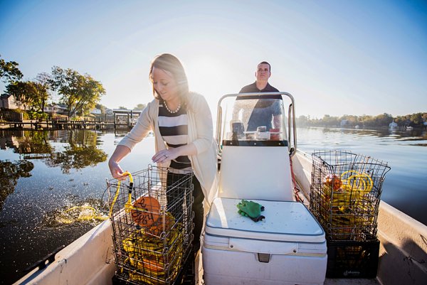 Maryland Crabbing Engagement Session || Kathleen Hertel Photography || Charm City Wed || www.charmcitywed.com