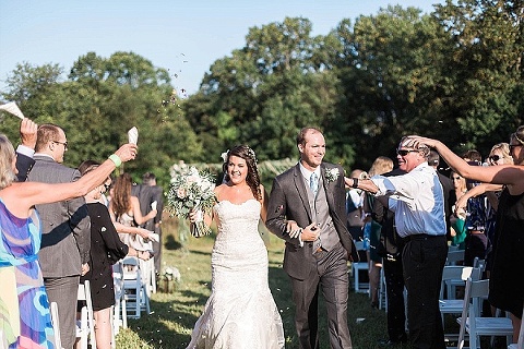 Backyard Wedding || Stacy Bauer Photography || Charm City Wed || www.charmcitywed.com