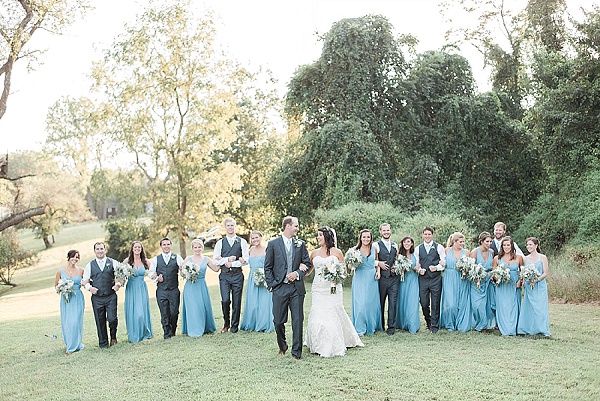 Backyard Wedding || Stacy Bauer Photography || Charm City Wed || www.charmcitywed.com