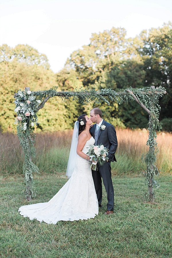 Backyard Wedding || Stacy Bauer Photography || Charm City Wed || www.charmcitywed.com