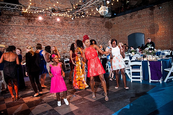 American Visionary Art Museum Wedding || Robin Shotola Photography || Charm City Wed || www.charmcitywed.com