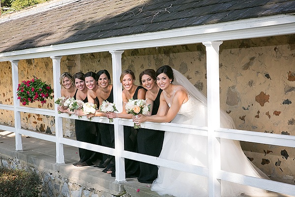 Baltimore Country Club Wedding || Artful Weddings Photography || Charm City Wed || www.charmcitywed.com