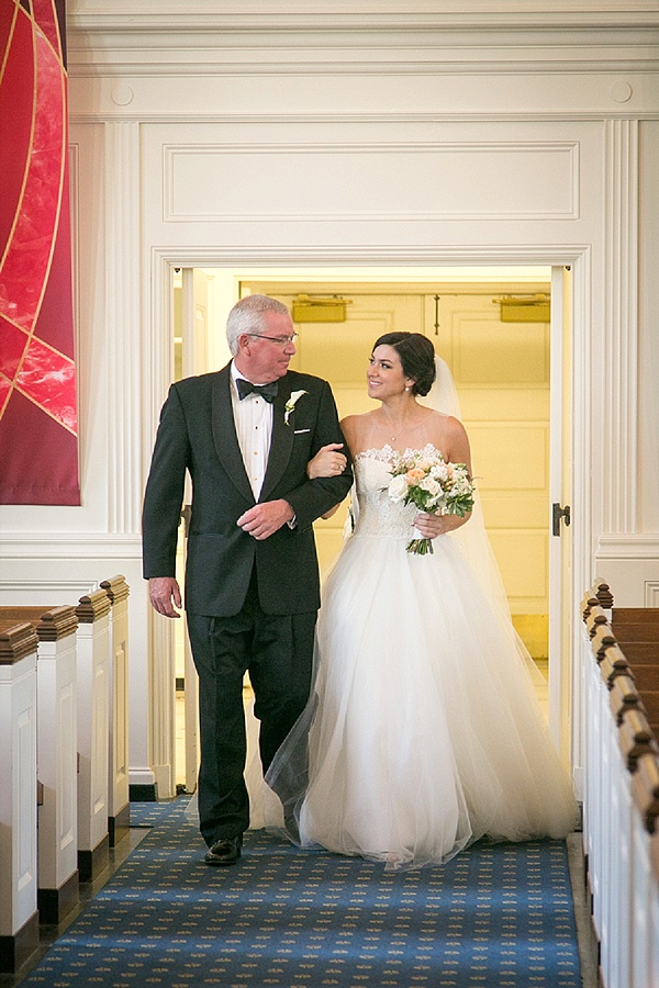 Baltimore Country Club Wedding || Artful Weddings Photography || Charm City Wed || www.charmcitywed.com