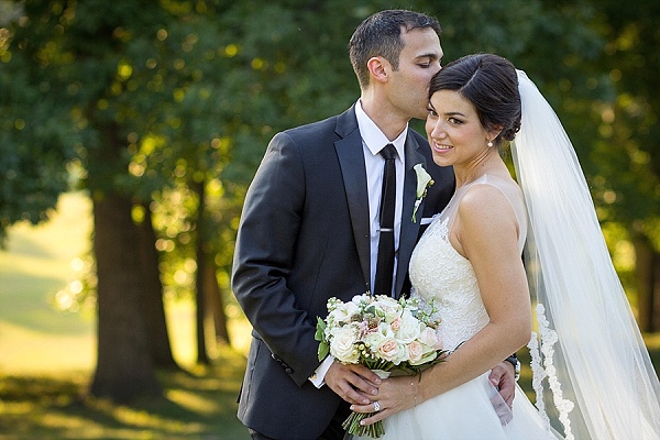 Baltimore Country Club Wedding || Artful Weddings Photography || Charm City Wed || www.charmcitywed.com