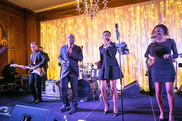 Baltimore Country Club Wedding || Artful Weddings Photography || Charm City Wed || www.charmcitywed.com