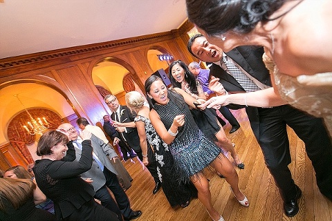 Baltimore Country Club Wedding || Artful Weddings Photography || Charm City Wed || www.charmcitywed.com