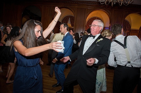 Baltimore Country Club Wedding || Artful Weddings Photography || Charm City Wed || www.charmcitywed.com