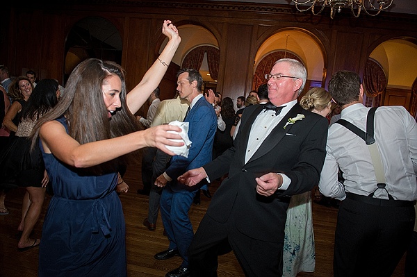 Baltimore Country Club Wedding || Artful Weddings Photography || Charm City Wed || www.charmcitywed.com