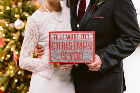 Christmas Wedding Inspiration || Bekah Kay Creative || Charm City Wed || www.charmcitywed.com