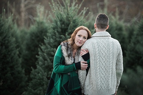 Gaver Tree Farm Engagement Session || Shannon Bishop Photography || Charm City Wed || www.charmcitywed.com