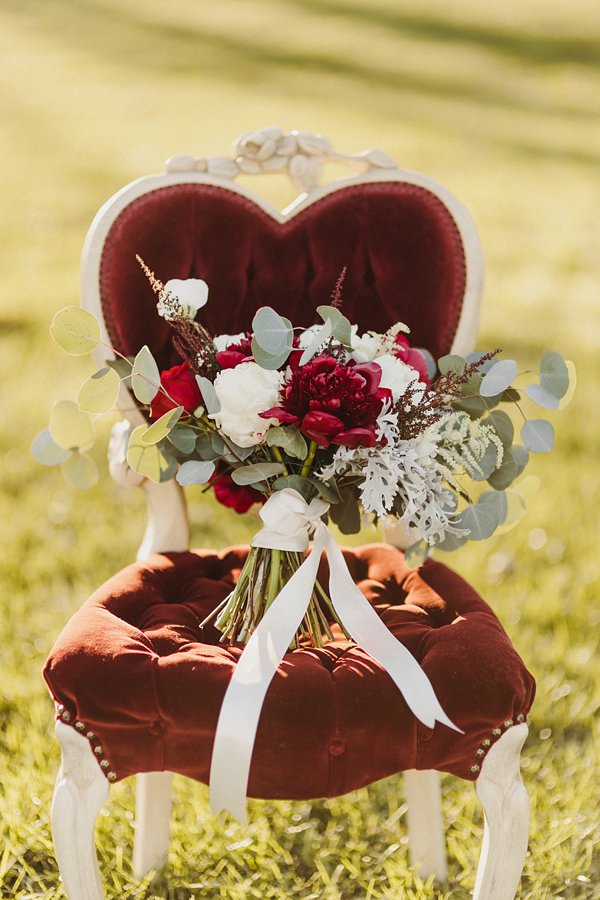 Maryland Christmas Wedding Styled Shoot || Kate Ann Photography || Pop the Cork Designs || Charm City Wed || www.charmcitywed.com