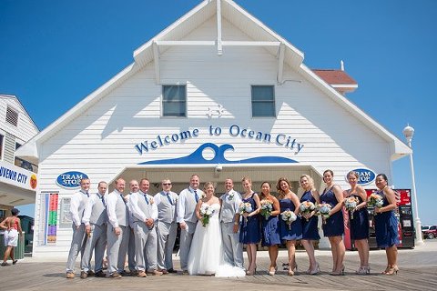 Ocean City Boardwalk wedding photos || Leah Rhianne Photography || Charm City Wed || www.charmcitywed.com