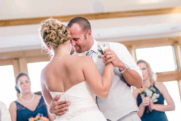 Ocean Pines Yacht Club wedding photos || Leah Rhianne Photography || Charm City Wed || www.charmcitywed.com