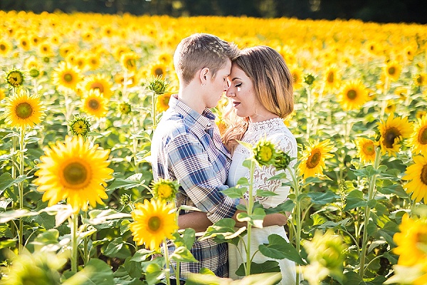 Sunflower Engagement Session || Photography by Brea || Charm City Wed || www.charmcitywed.com
