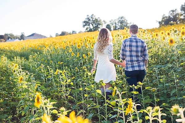 Sunflower Engagement Session || Photography by Brea || Charm City Wed || www.charmcitywed.com