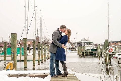 Snowy Annapolis Engagement Session || Photos from the Harty || Charm City Wed || www.charmcitywed.com
