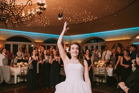 Chesapeake Inn Winter Wedding || Sarah Brookhart Photography || Charm City Wed || www.charmcitywed.com