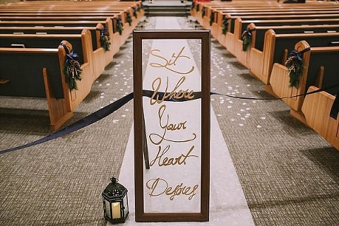 Chesapeake Inn Winter Wedding || Sarah Brookhart Photography || Charm City Wed || www.charmcitywed.com