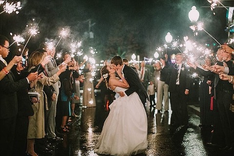 Chesapeake Inn Winter Wedding || Sarah Brookhart Photography || Charm City Wed || www.charmcitywed.com