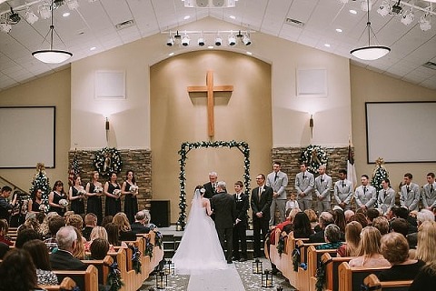 Chesapeake Inn Winter Wedding || Sarah Brookhart Photography || Charm City Wed || www.charmcitywed.com