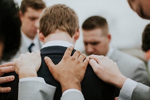 Chesapeake Inn Winter Wedding || Sarah Brookhart Photography || Charm City Wed || www.charmcitywed.com