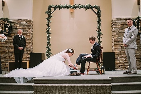 Chesapeake Inn Winter Wedding || Sarah Brookhart Photography || Charm City Wed || www.charmcitywed.com