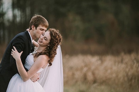 Chesapeake Inn Winter Wedding || Sarah Brookhart Photography || Charm City Wed || www.charmcitywed.com