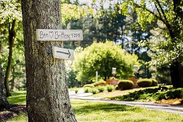 Greendale Farm Wedding || Leah Rhianne Photography || Charm City Wed || www.charmcitywed.com