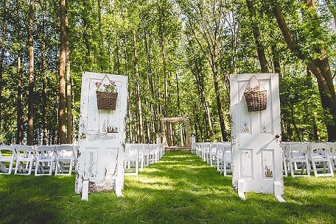 Greendale Farm Wedding || Leah Rhianne Photography || Charm City Wed || www.charmcitywed.com