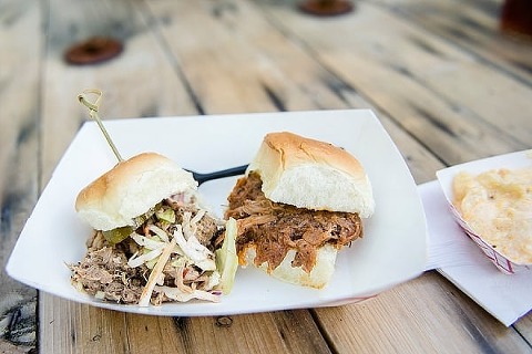 Greendale Farm Wedding || Leah Rhianne Photography || Charm City Wed || www.charmcitywed.com