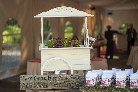 Greendale Farm Wedding || Leah Rhianne Photography || Charm City Wed || www.charmcitywed.com