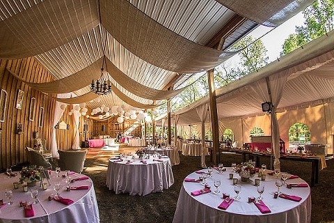 Greendale Farm Wedding || Leah Rhianne Photography || Charm City Wed || www.charmcitywed.com