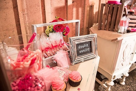 Greendale Farm Wedding || Leah Rhianne Photography || Charm City Wed || www.charmcitywed.com