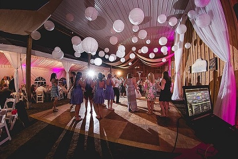 Greendale Farm Wedding || Leah Rhianne Photography || Charm City Wed || www.charmcitywed.com