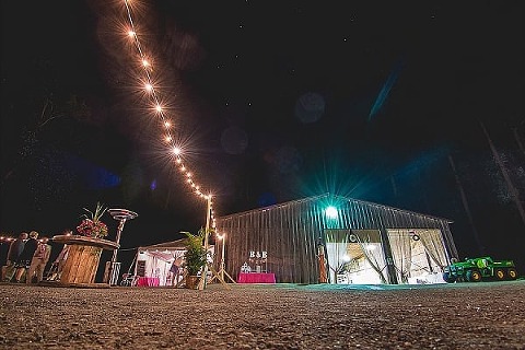 Greendale Farm Wedding || Leah Rhianne Photography || Charm City Wed || www.charmcitywed.com