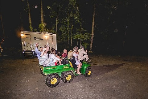 Greendale Farm Wedding || Leah Rhianne Photography || Charm City Wed || www.charmcitywed.com