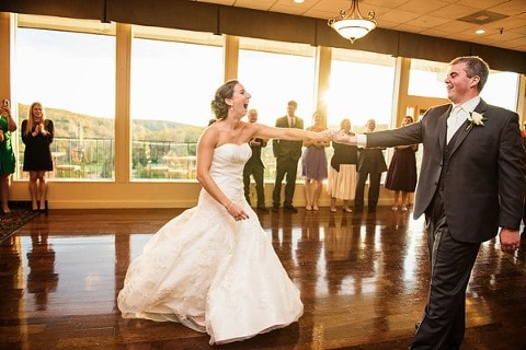 Hunt Valley Golf Club Wedding || Kathleen Hertel Photography || Charm City Wed || www.charmcitywed.com
