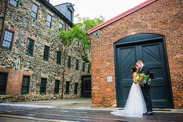 Mt Washington Mill Dye House Wedding || Annabelle Dando Photography || Charm City Wed || www.charmcitywed.com Mt Washington Mill Dye House Wedding || Annabelle Dando Photography || Charm City Wed || www.charmcitywed.com